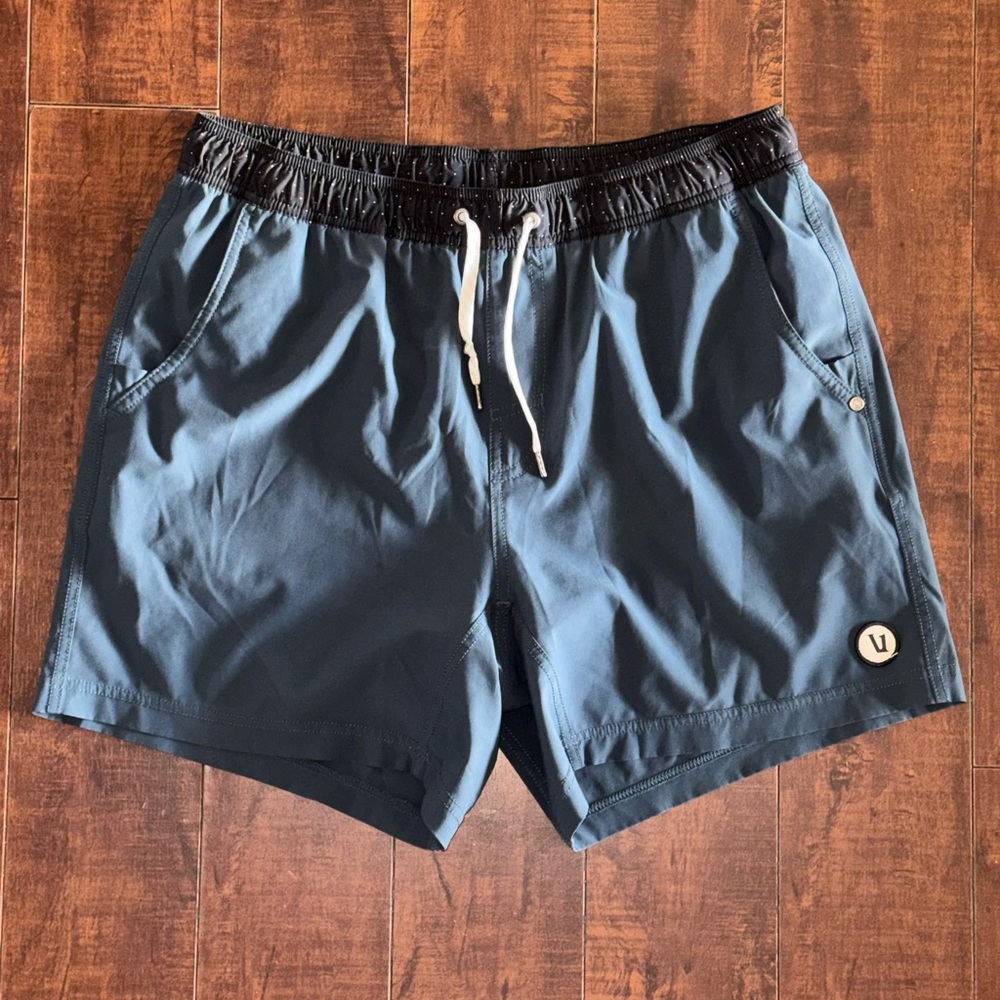 Vuori Kore Men's Athletic Shorts Size Large Navy Blue Built-in Liner Size Large